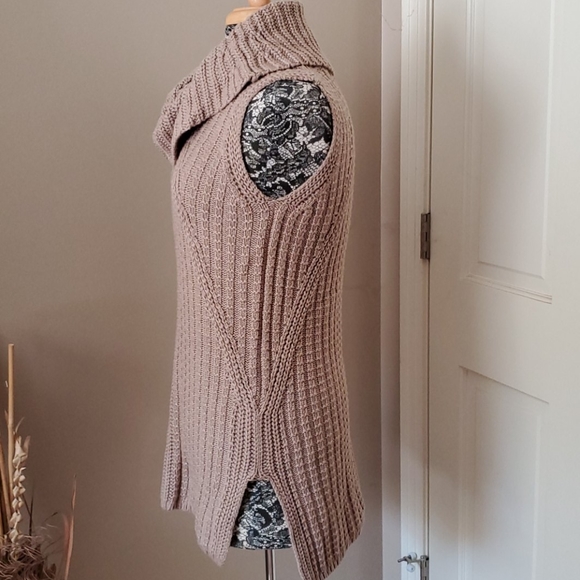 Banana Republic sleeveless tunic sweater, size S - Picture 2 of 3